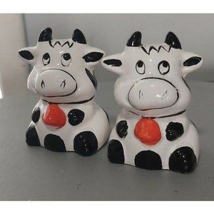 Vintage Set of Adorable Cows, Salt and Pepper shakers